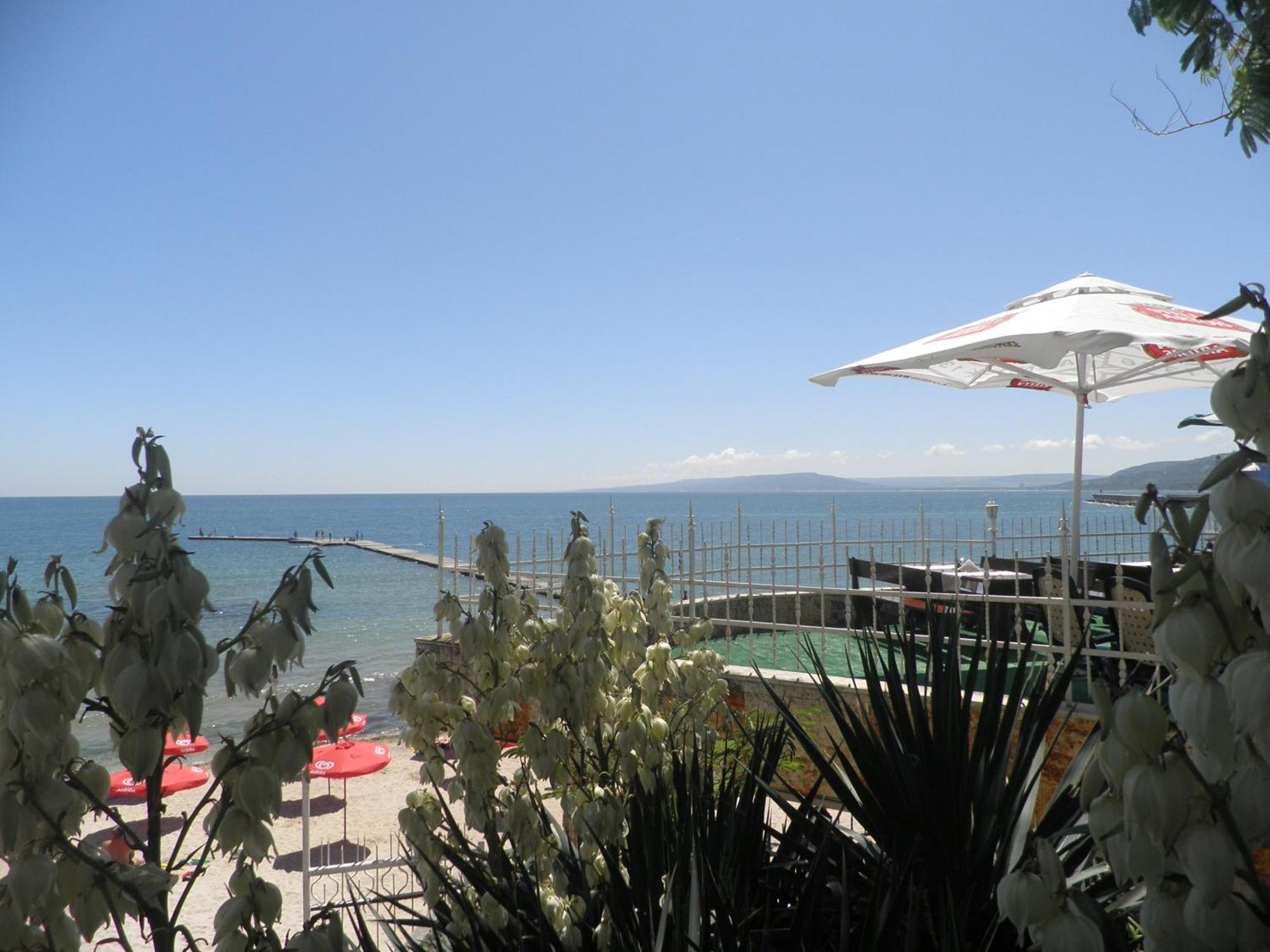 Hotel Oasis - Beach Access Balchik Luaran gambar